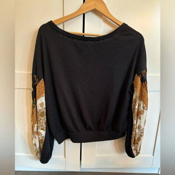 Free People long sleeve raglan top with banded bottom size small in black - Picture 3 of 6